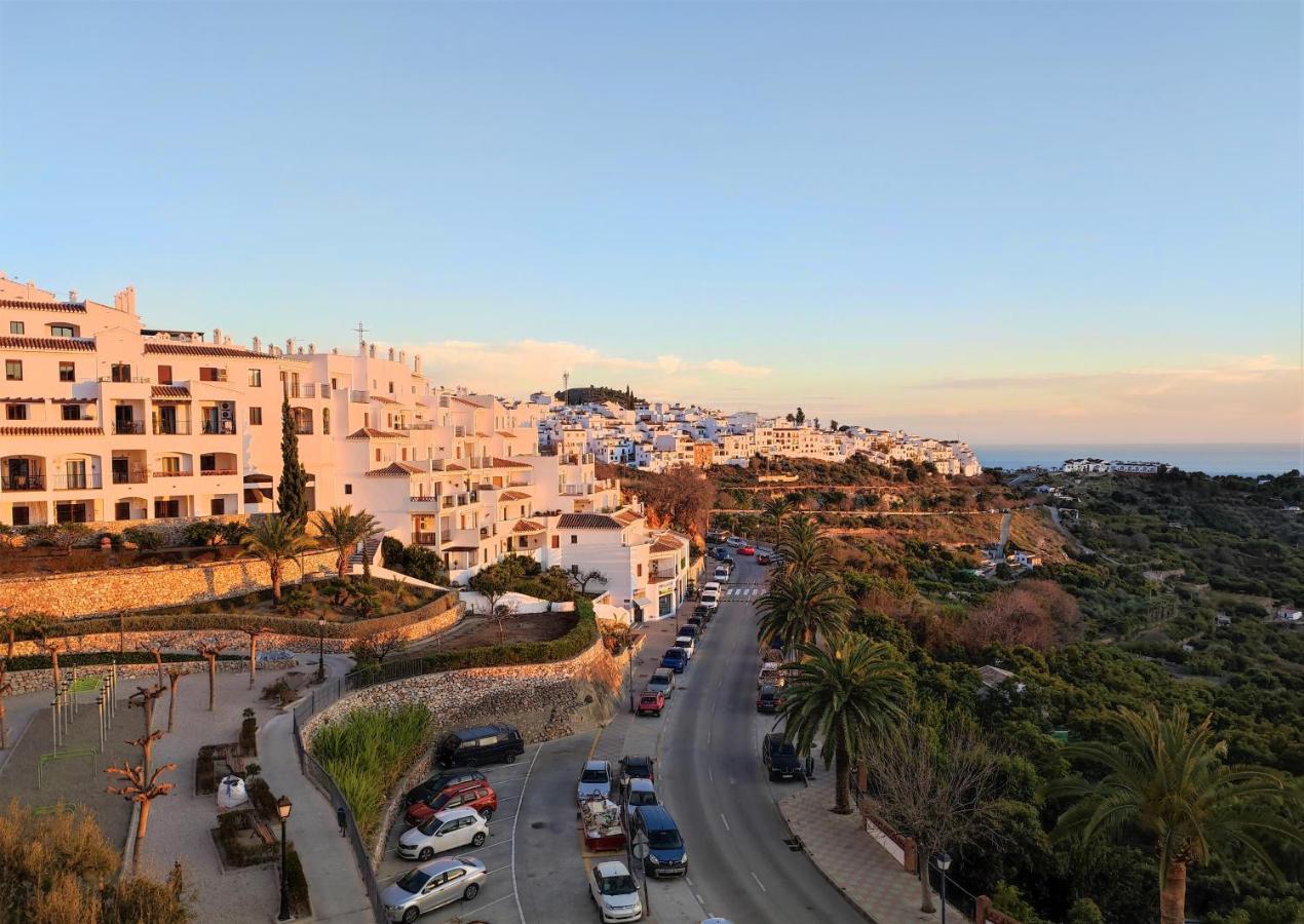 Lovely 2 Bedroom Apartment With Sea View, Frigiliana Buitenkant foto